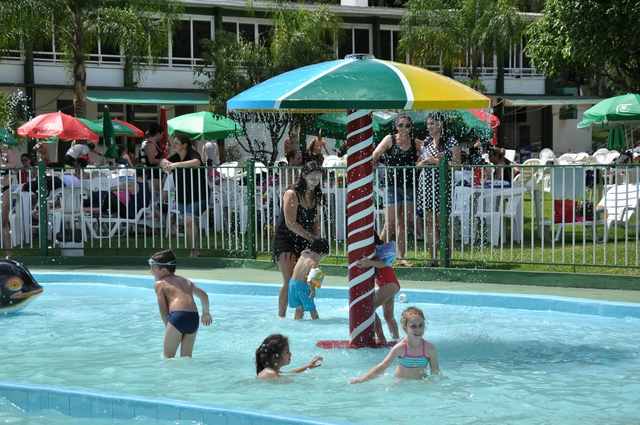 Muitas atrações na abertura da Temporada de Verão do Clube Caixeiral Campestre