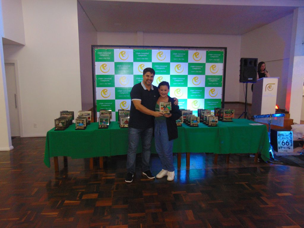 Clube Caixeiral Campestre entrega premiação do esporte