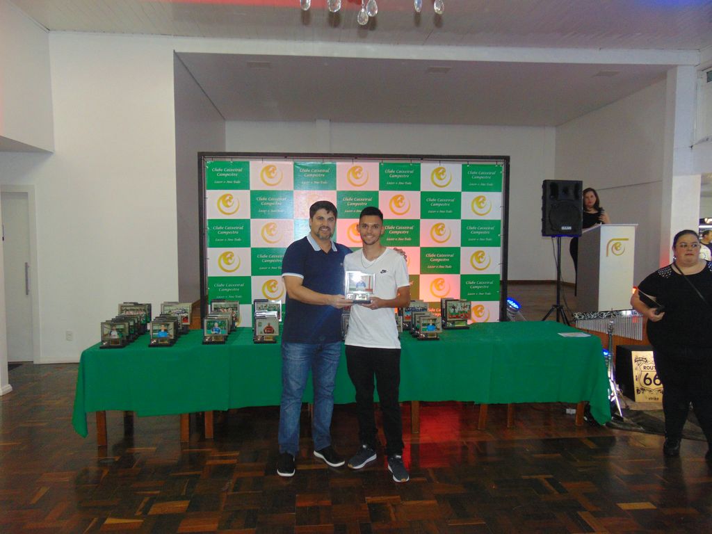 Clube Caixeiral Campestre entrega premiação do esporte