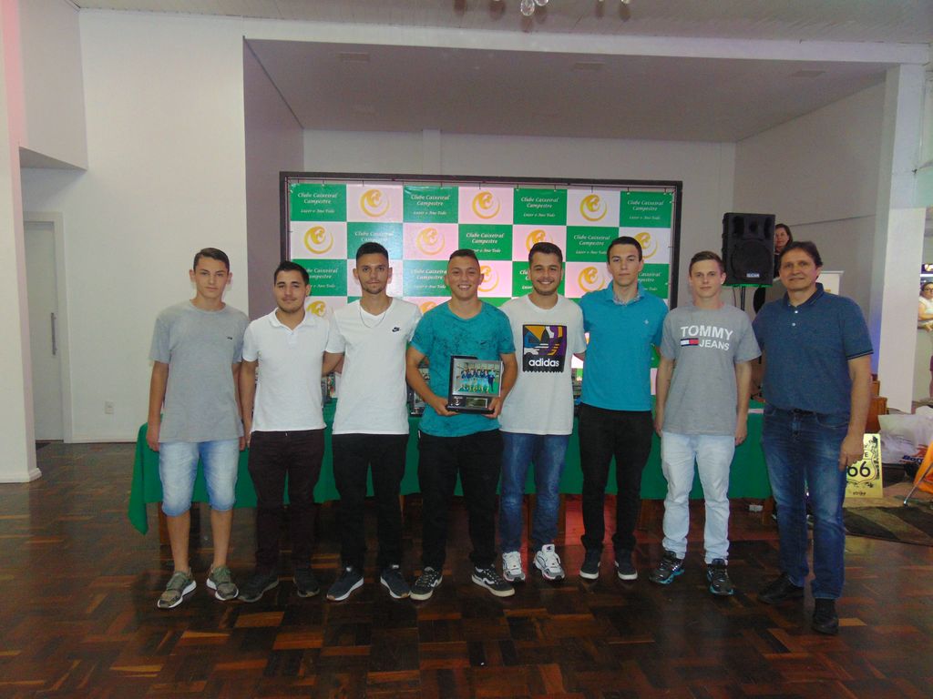 Clube Caixeiral Campestre entrega premiação do esporte