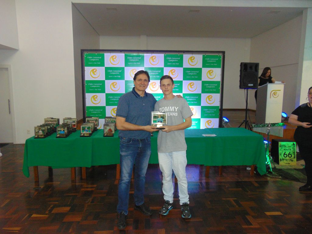 Clube Caixeiral Campestre entrega premiação do esporte