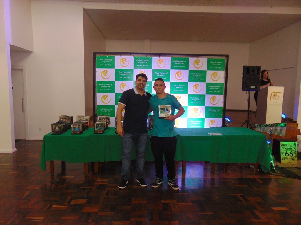 Clube Caixeiral Campestre entrega premiação do esporte