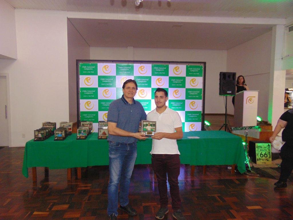 Clube Caixeiral Campestre entrega premiação do esporte