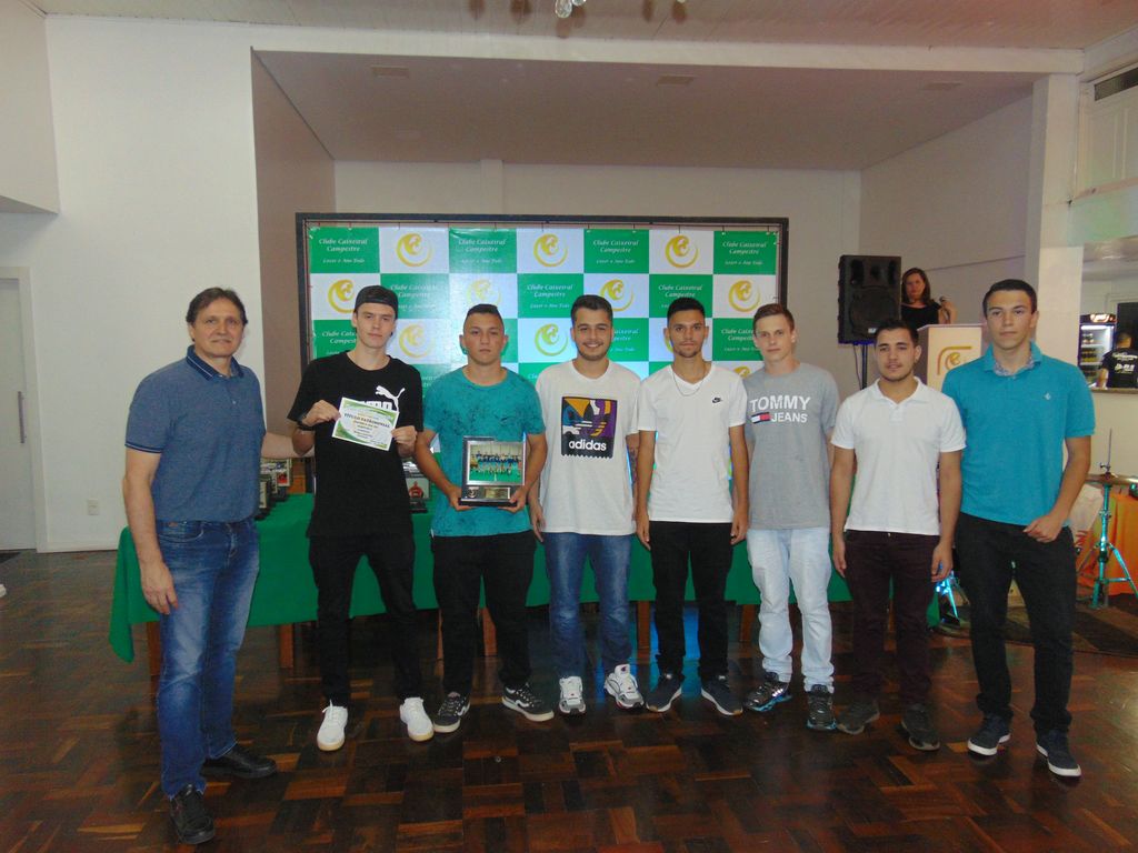 Clube Caixeiral Campestre entrega premiação do esporte
