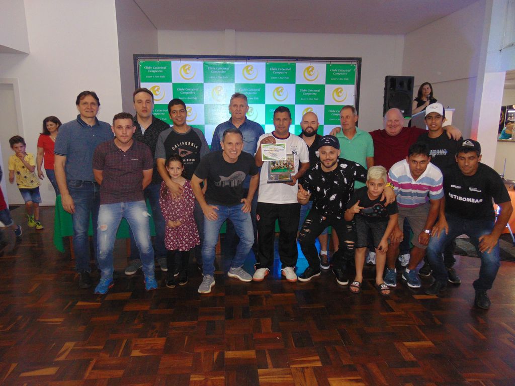 Clube Caixeiral Campestre entrega premiação do esporte