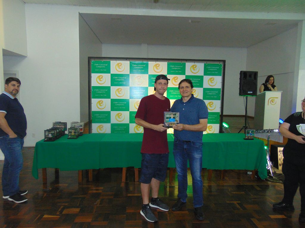 Clube Caixeiral Campestre entrega premiação do esporte