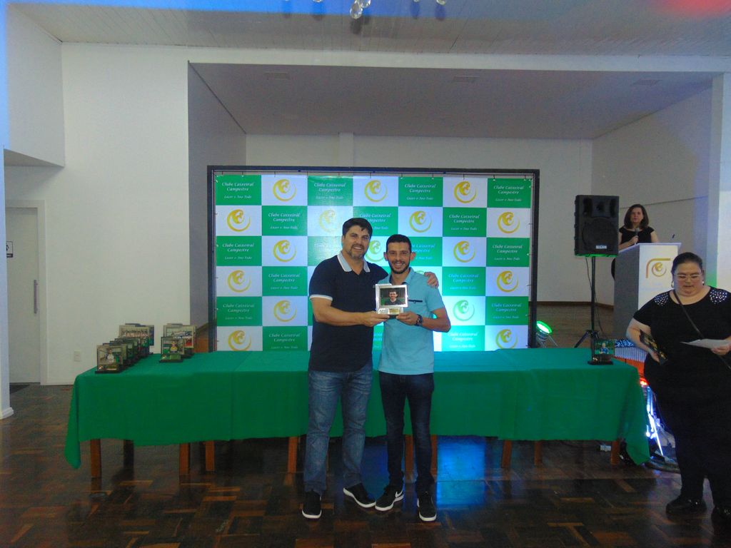 Clube Caixeiral Campestre entrega premiação do esporte