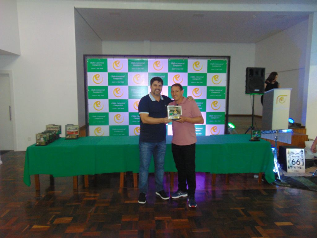 Clube Caixeiral Campestre entrega premiação do esporte