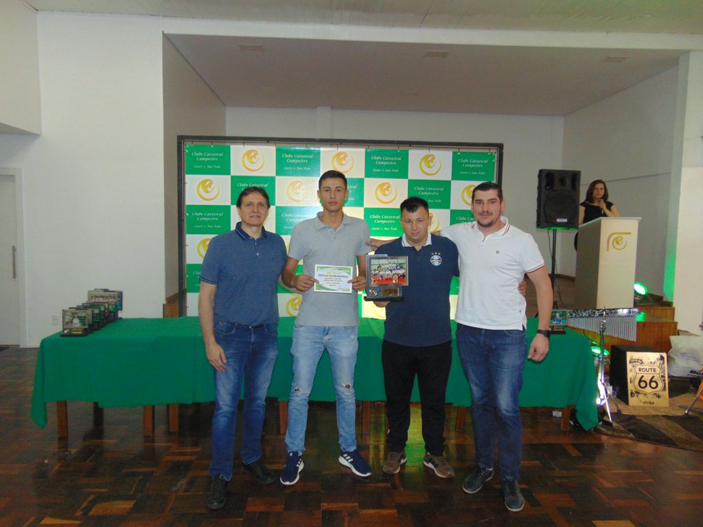 Clube Caixeiral Campestre entrega premiação do esporte