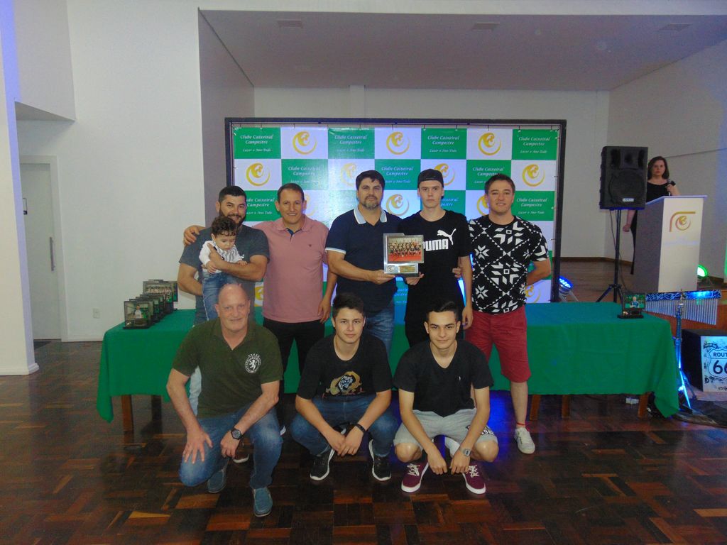 Clube Caixeiral Campestre entrega premiação do esporte