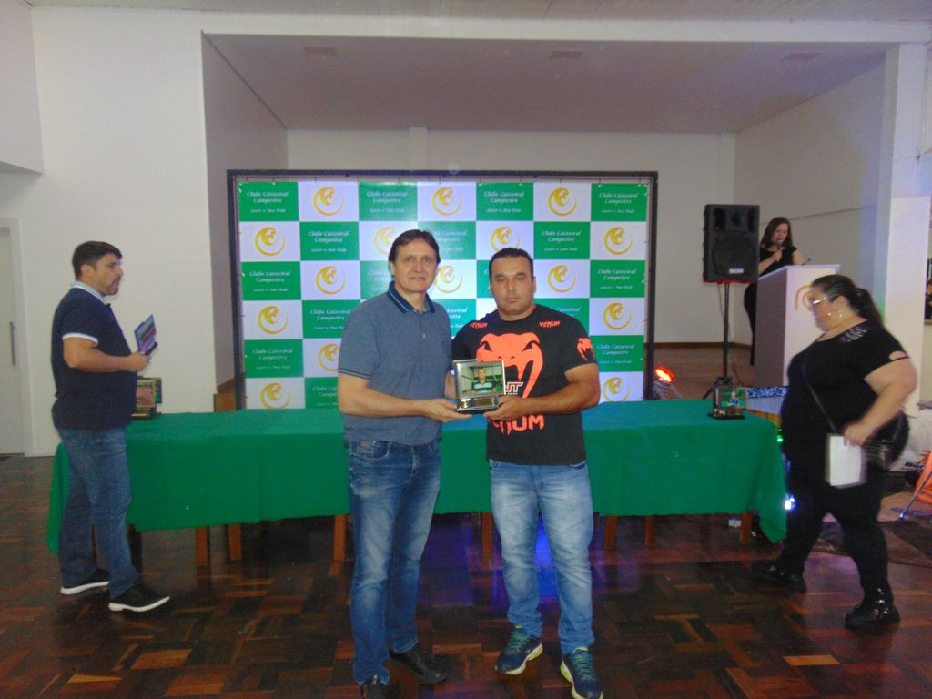 Clube Caixeiral Campestre entrega premiação do esporte
