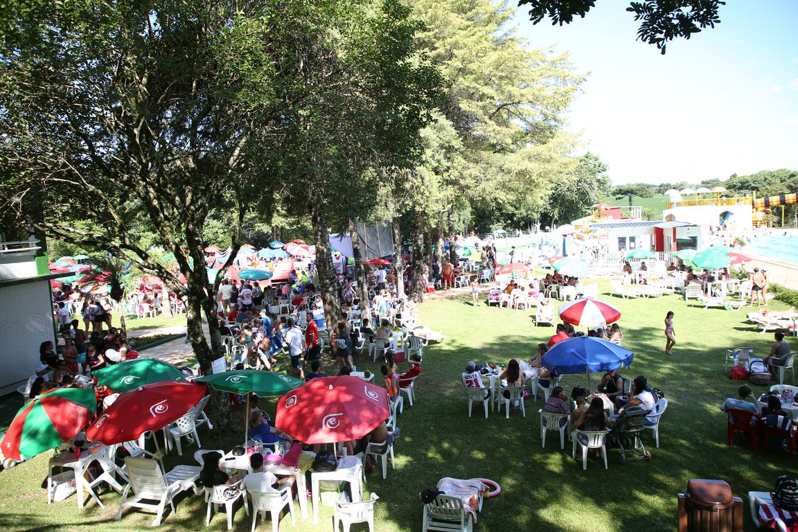 Concurso Rainha das Piscinas e Rei Mirim movimenta Clube Caixeiral Campestre