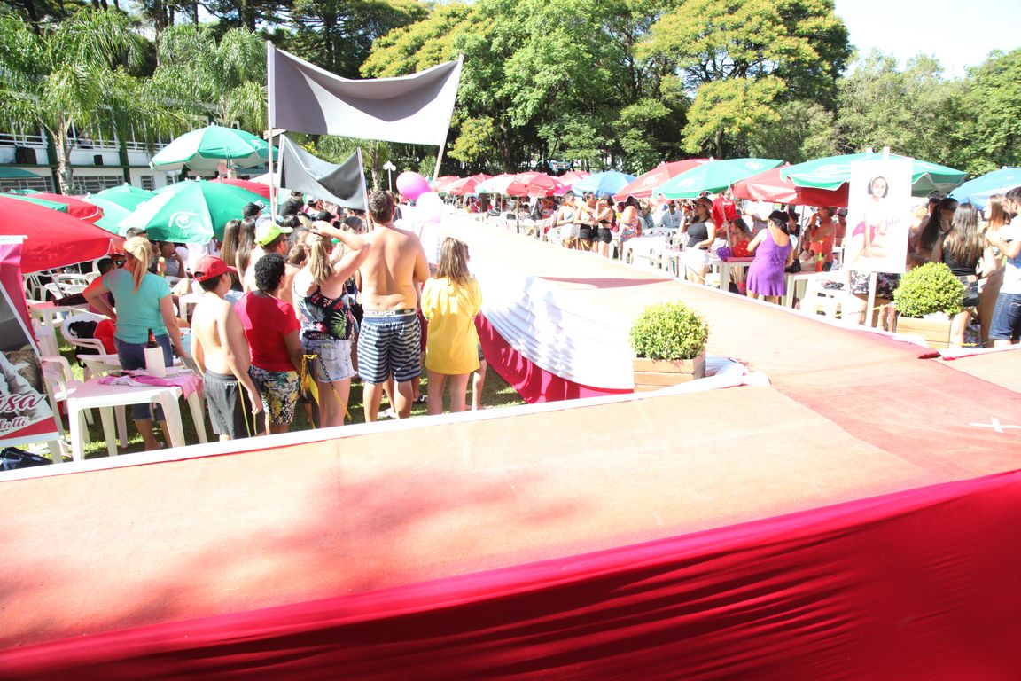 Concurso Rainha das Piscinas e Rei Mirim movimenta Clube Caixeiral Campestre