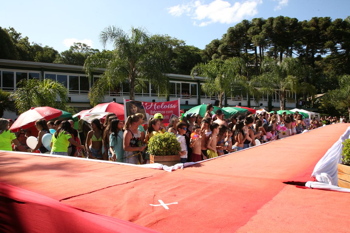 Concurso Rainha das Piscinas e Rei Mirim movimenta Clube Caixeiral Campestre