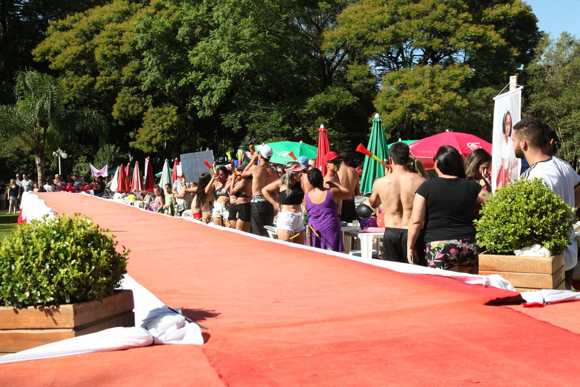 Concurso Rainha das Piscinas e Rei Mirim movimenta Clube Caixeiral Campestre