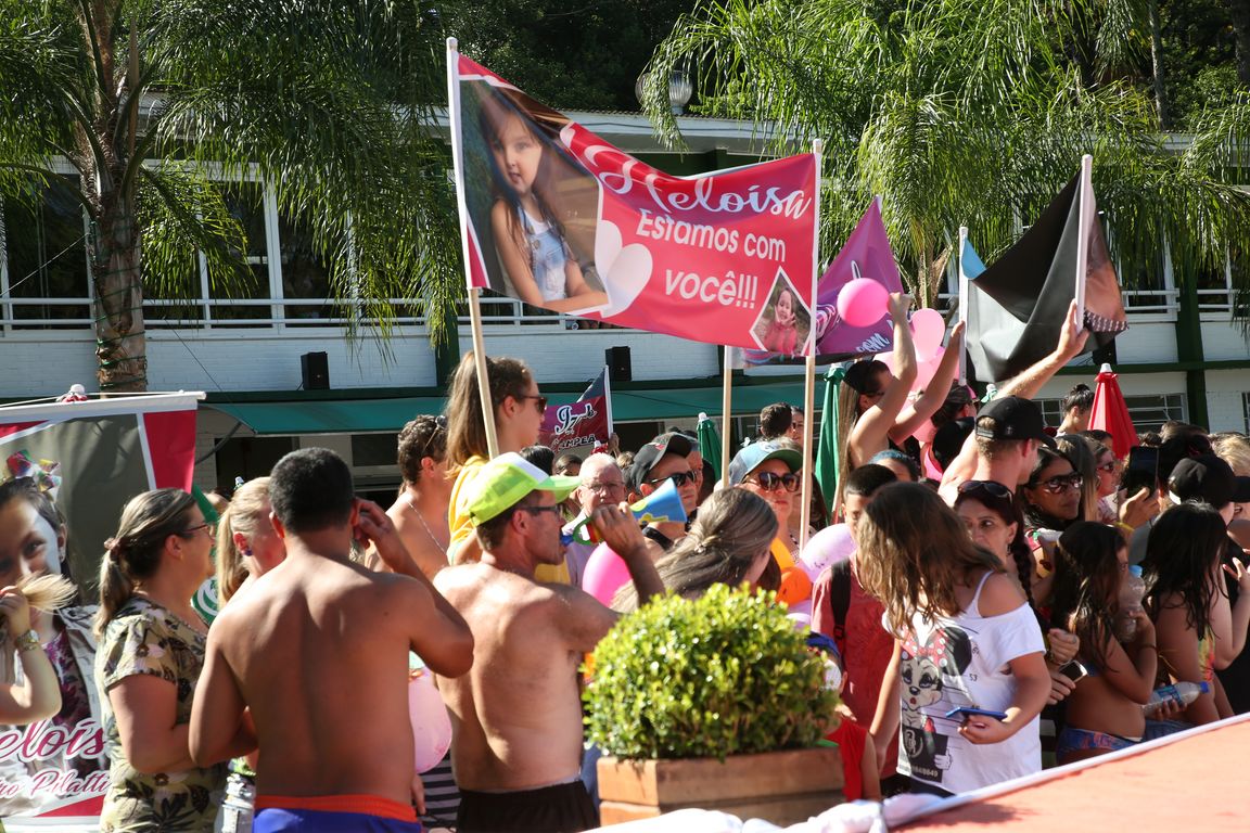 Concurso Rainha das Piscinas e Rei Mirim movimenta Clube Caixeiral Campestre