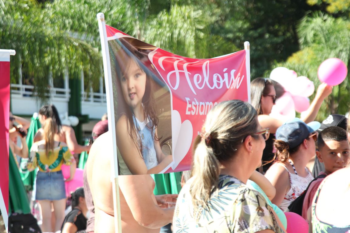 Concurso Rainha das Piscinas e Rei Mirim movimenta Clube Caixeiral Campestre