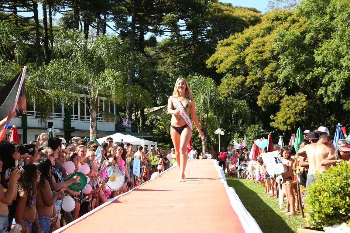 Concurso Rainha das Piscinas e Rei Mirim movimenta Clube Caixeiral Campestre