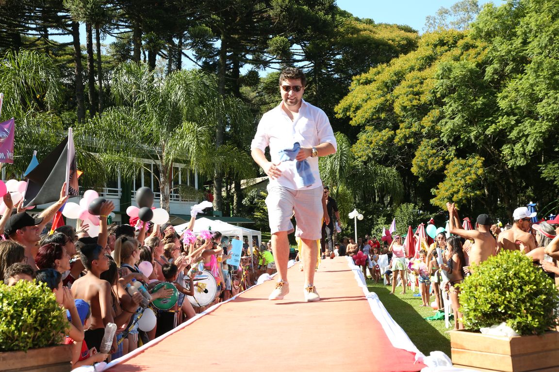 Concurso Rainha das Piscinas e Rei Mirim movimenta Clube Caixeiral Campestre