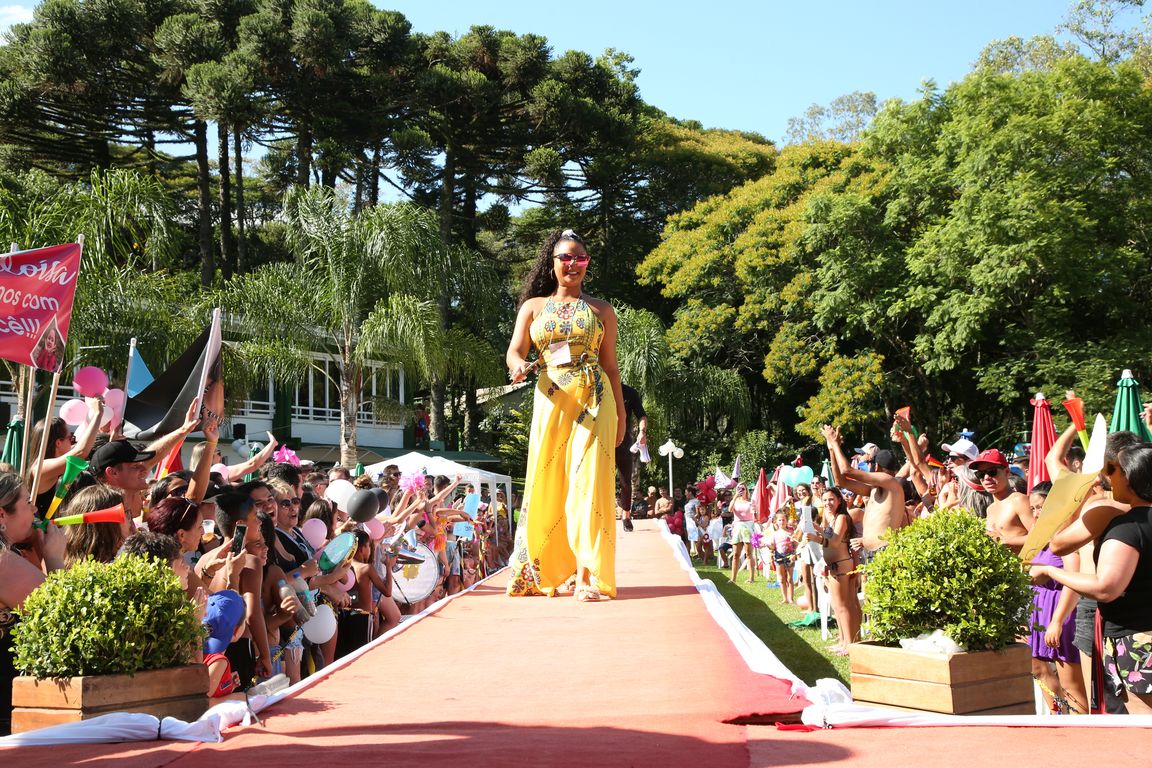 Concurso Rainha das Piscinas e Rei Mirim movimenta Clube Caixeiral Campestre
