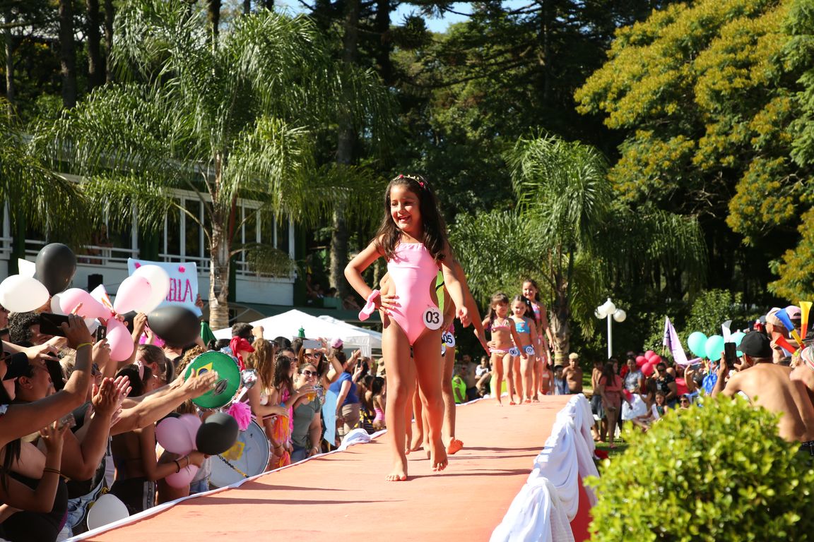 Concurso Rainha das Piscinas e Rei Mirim movimenta Clube Caixeiral Campestre