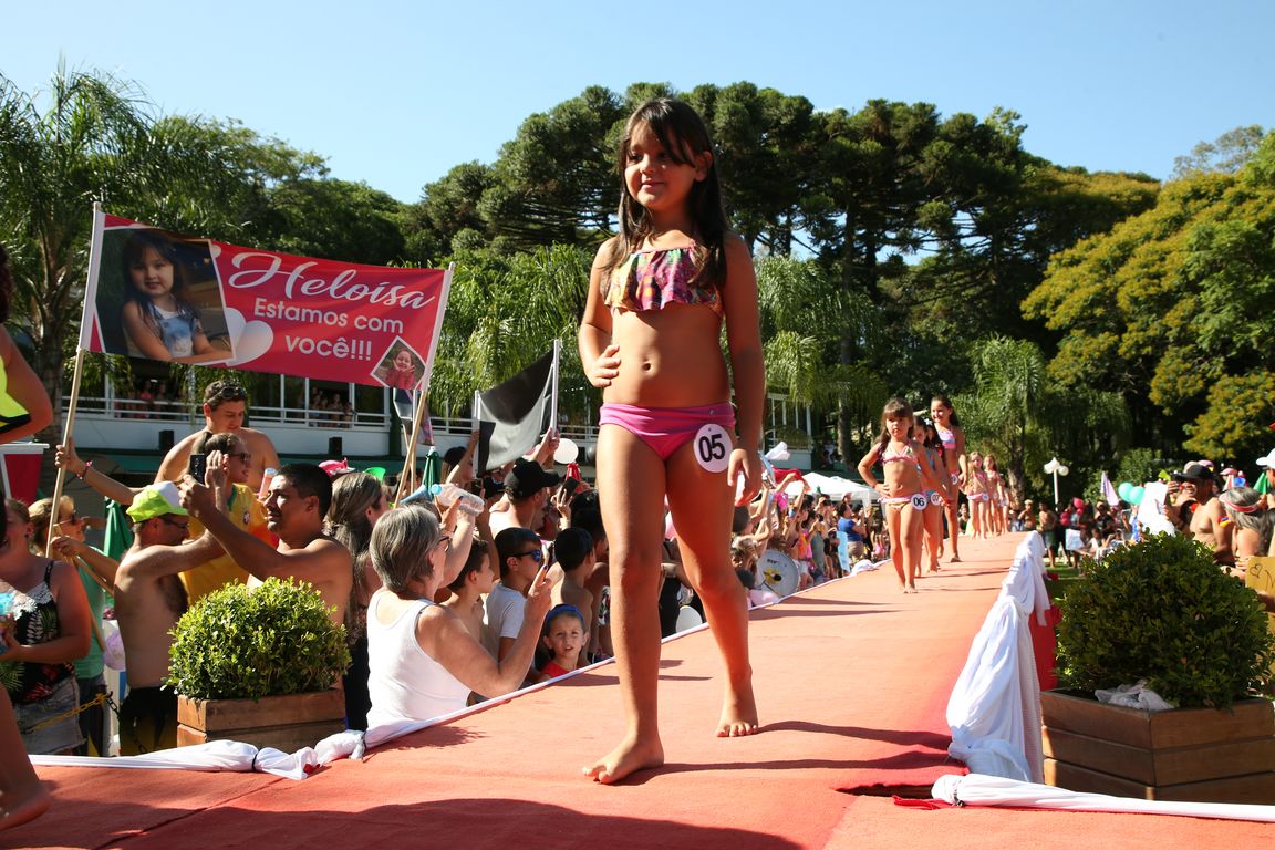 Concurso Rainha das Piscinas e Rei Mirim movimenta Clube Caixeiral Campestre