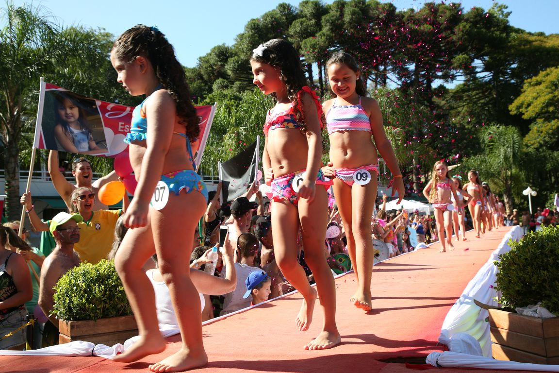 Concurso Rainha das Piscinas e Rei Mirim movimenta Clube Caixeiral Campestre