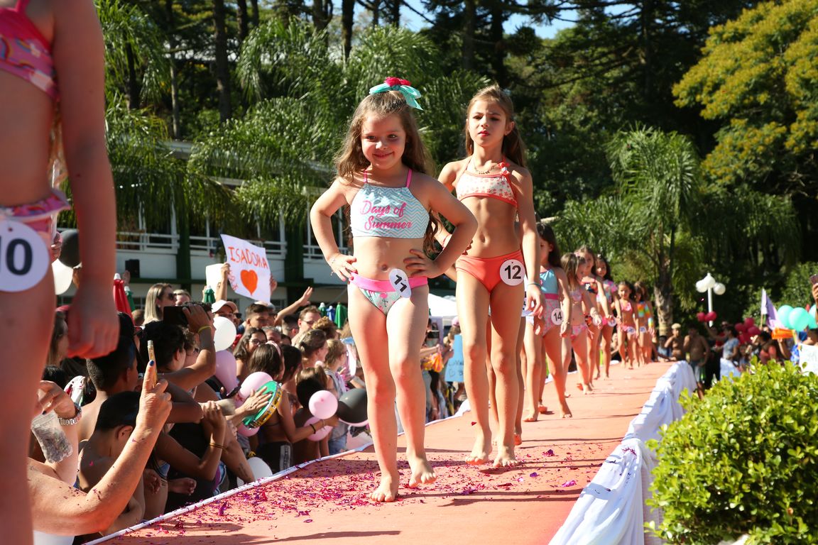 Concurso Rainha das Piscinas e Rei Mirim movimenta Clube Caixeiral Campestre
