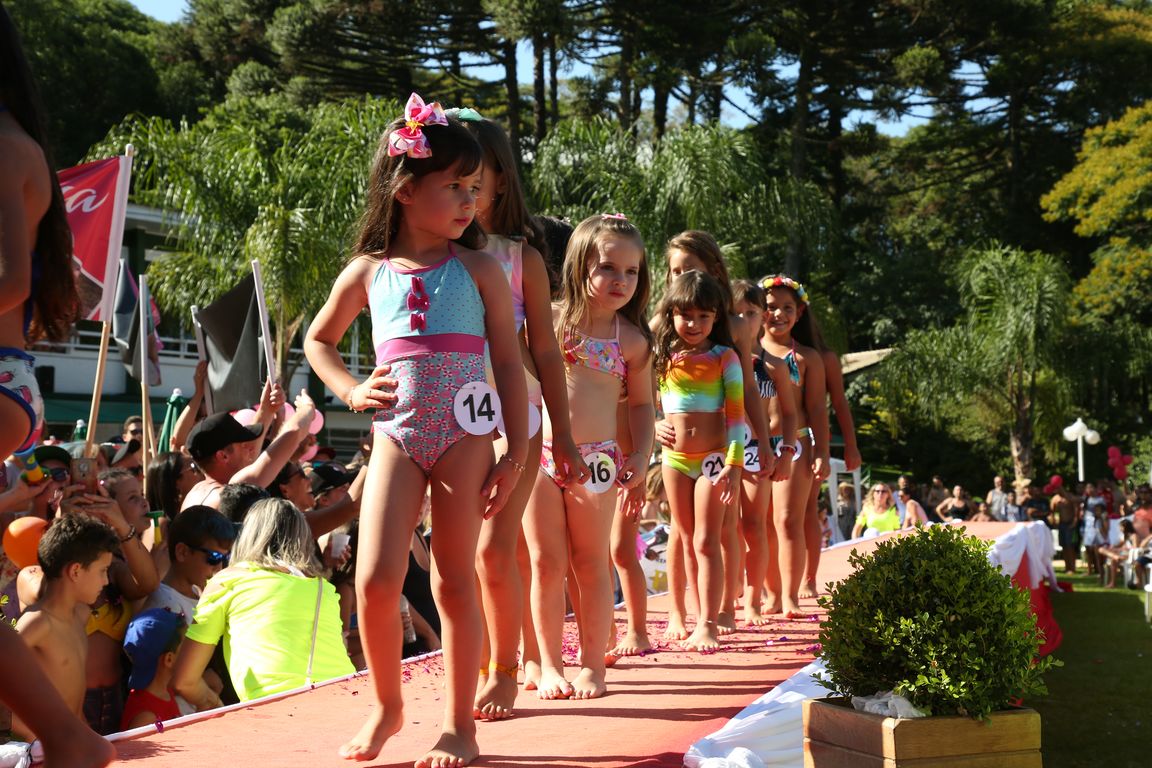 Concurso Rainha das Piscinas e Rei Mirim movimenta Clube Caixeiral Campestre