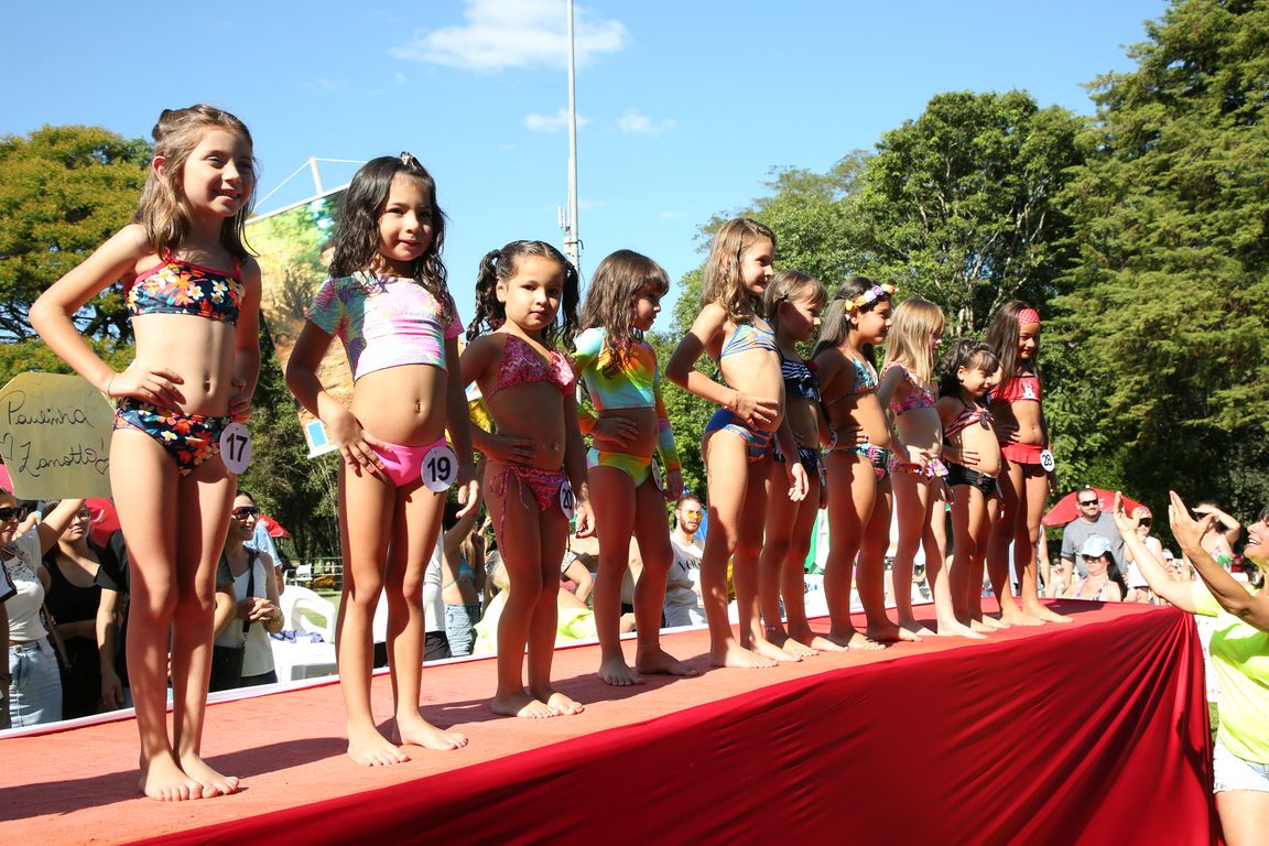 Concurso Rainha das Piscinas e Rei Mirim movimenta Clube Caixeiral Campestre