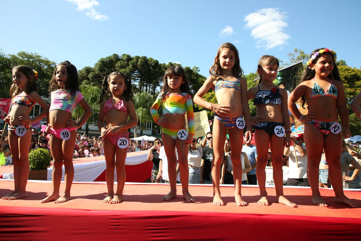 Concurso Rainha das Piscinas e Rei Mirim movimenta Clube Caixeiral Campestre