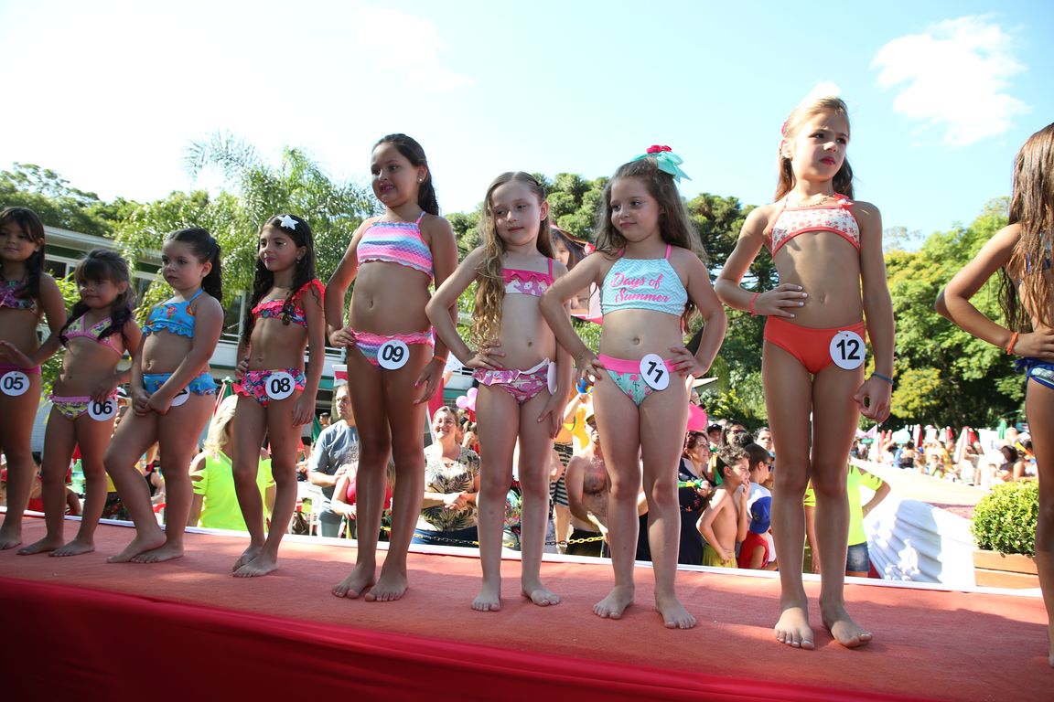 Concurso Rainha das Piscinas e Rei Mirim movimenta Clube Caixeiral Campestre