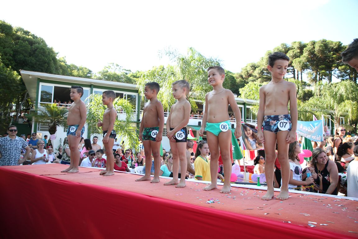 Concurso Rainha das Piscinas e Rei Mirim movimenta Clube Caixeiral Campestre