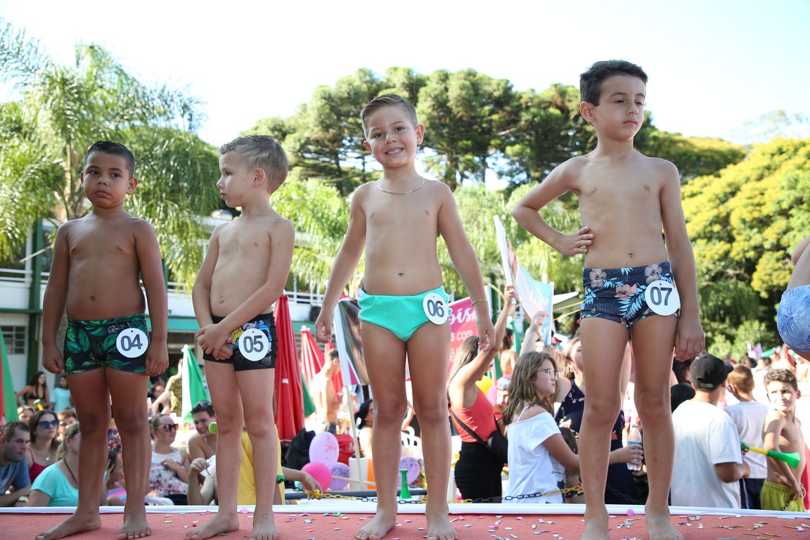 Concurso Rainha das Piscinas e Rei Mirim movimenta Clube Caixeiral Campestre