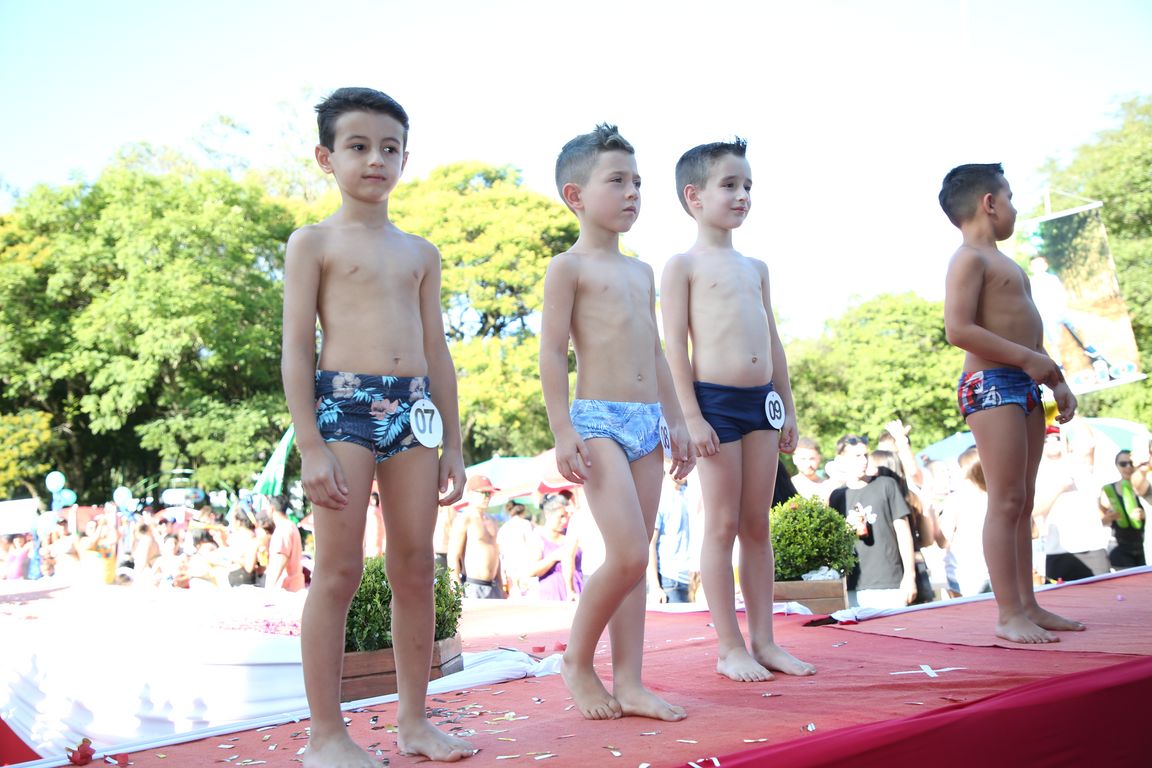 Concurso Rainha das Piscinas e Rei Mirim movimenta Clube Caixeiral Campestre