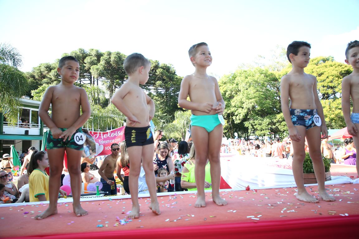 Concurso Rainha das Piscinas e Rei Mirim movimenta Clube Caixeiral Campestre