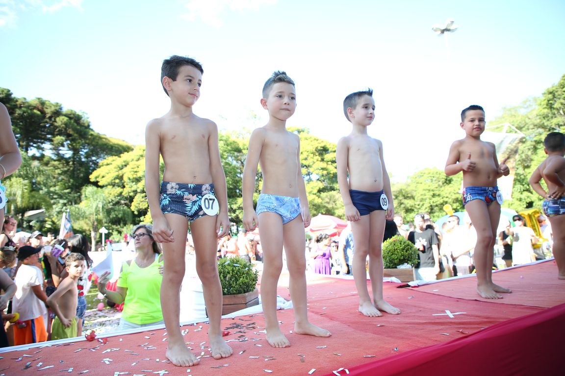 Concurso Rainha das Piscinas e Rei Mirim movimenta Clube Caixeiral Campestre
