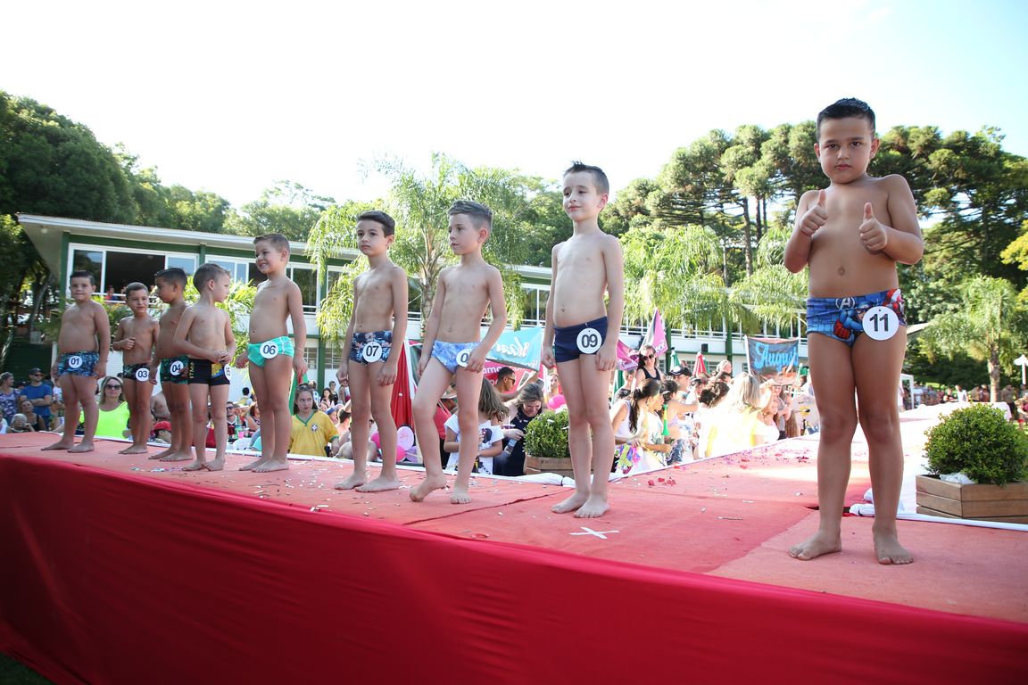 Concurso Rainha das Piscinas e Rei Mirim movimenta Clube Caixeiral Campestre