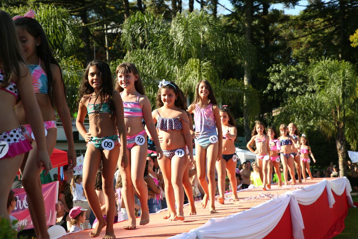 Concurso Rainha das Piscinas e Rei Mirim movimenta Clube Caixeiral Campestre