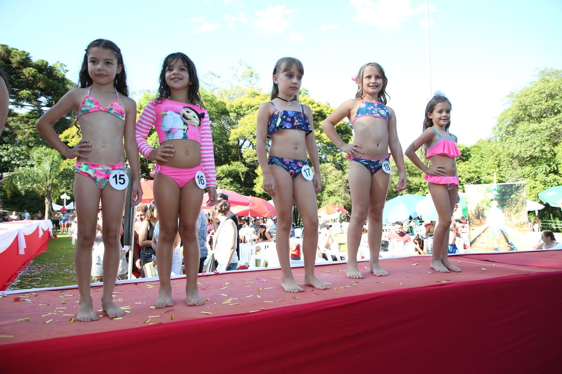 Concurso Rainha das Piscinas e Rei Mirim movimenta Clube Caixeiral Campestre