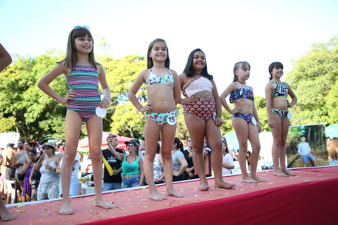 Concurso Rainha das Piscinas e Rei Mirim movimenta Clube Caixeiral Campestre