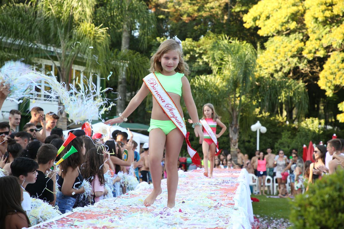 Concurso Rainha das Piscinas e Rei Mirim movimenta Clube Caixeiral Campestre