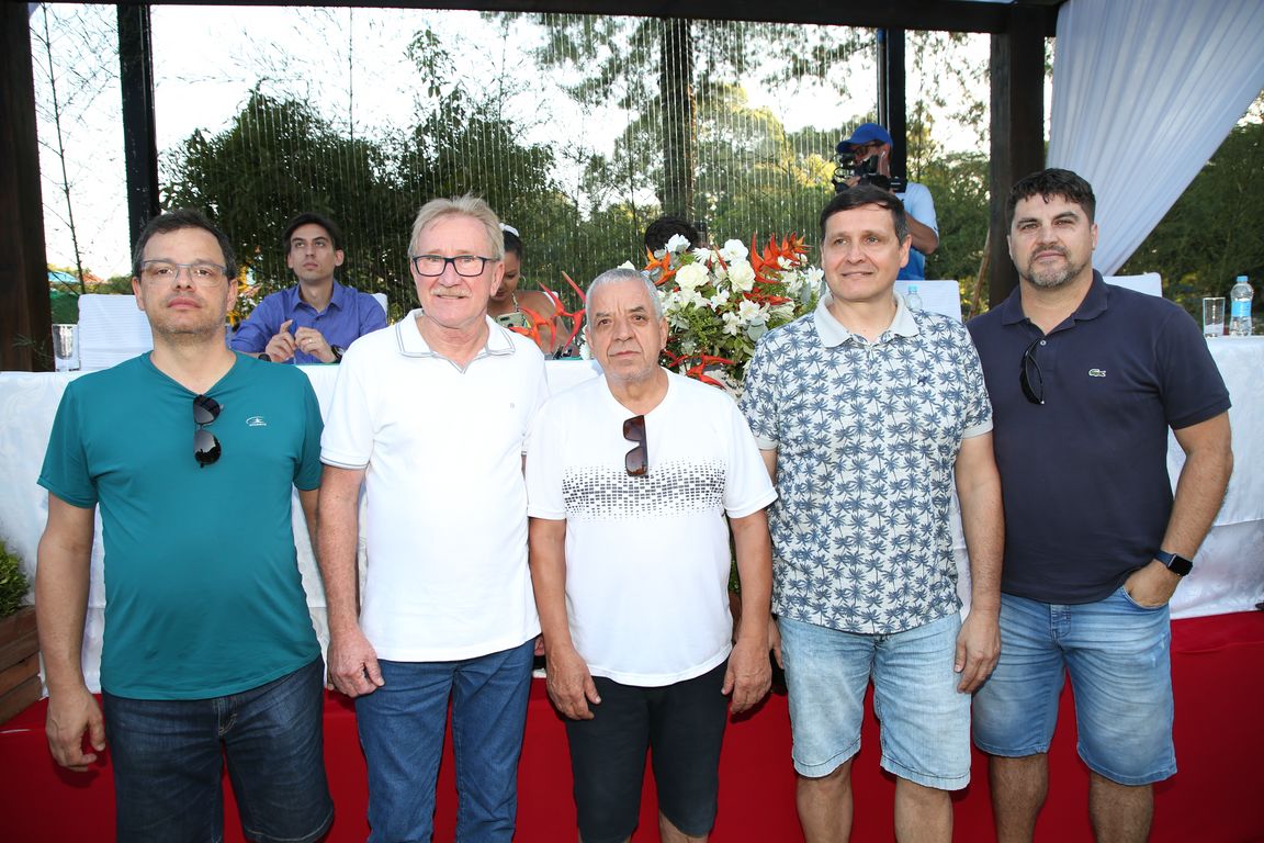 Concurso Rainha das Piscinas e Rei Mirim movimenta Clube Caixeiral Campestre
