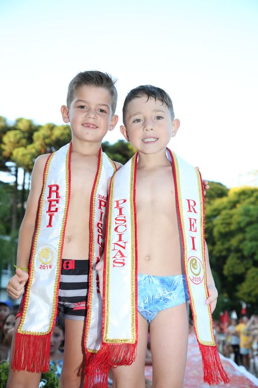 Concurso Rainha das Piscinas e Rei Mirim movimenta Clube Caixeiral Campestre