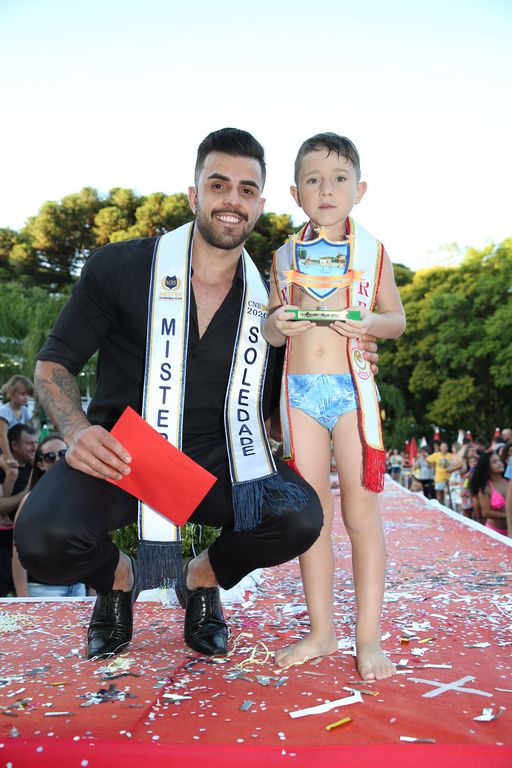 Concurso Rainha das Piscinas e Rei Mirim movimenta Clube Caixeiral Campestre