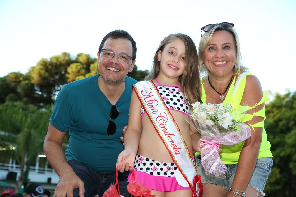 Concurso Rainha das Piscinas e Rei Mirim movimenta Clube Caixeiral Campestre
