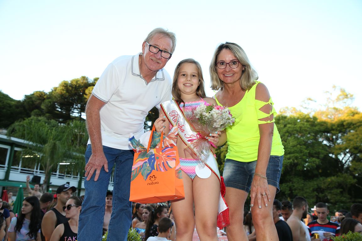 Concurso Rainha das Piscinas e Rei Mirim movimenta Clube Caixeiral Campestre