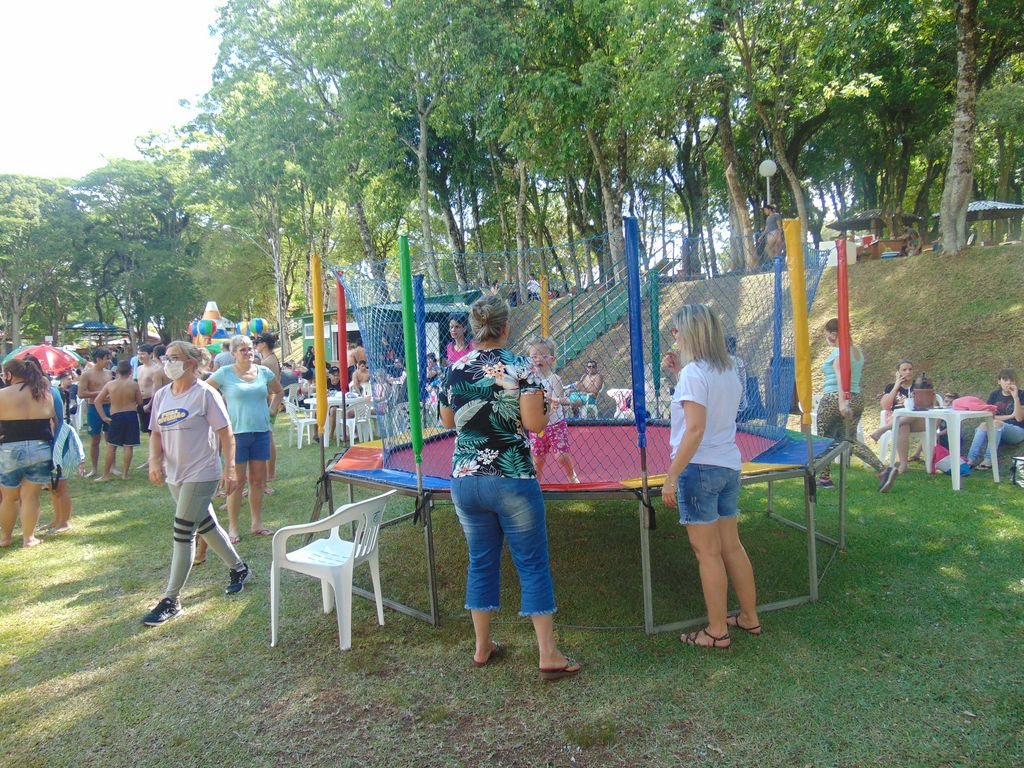 Sol, diversão e música boa na Abertura da Temporada de Verão