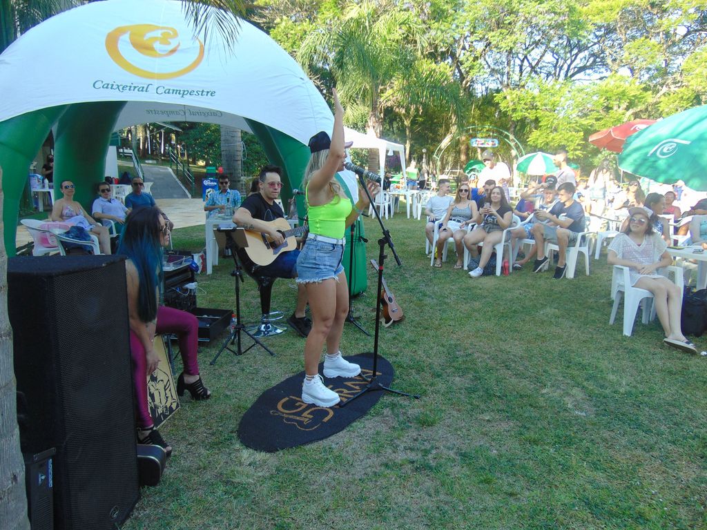 Sol, diversão e música boa na Abertura da Temporada de Verão