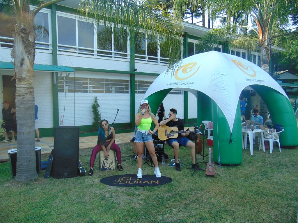 Sol, diversão e música boa na Abertura da Temporada de Verão